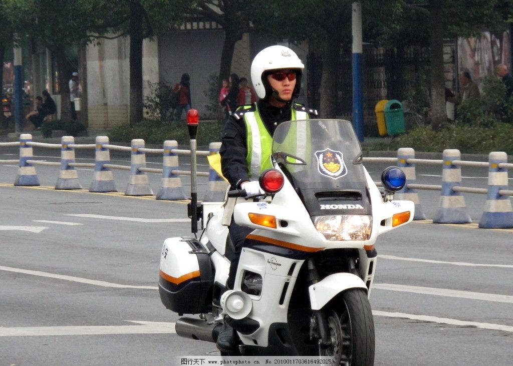 梦见在警察手里买摩托，探索梦境背后的深层含义