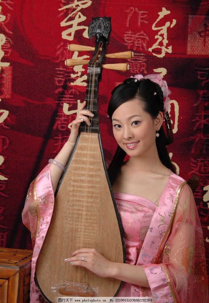 古典美女抱琵琶图片